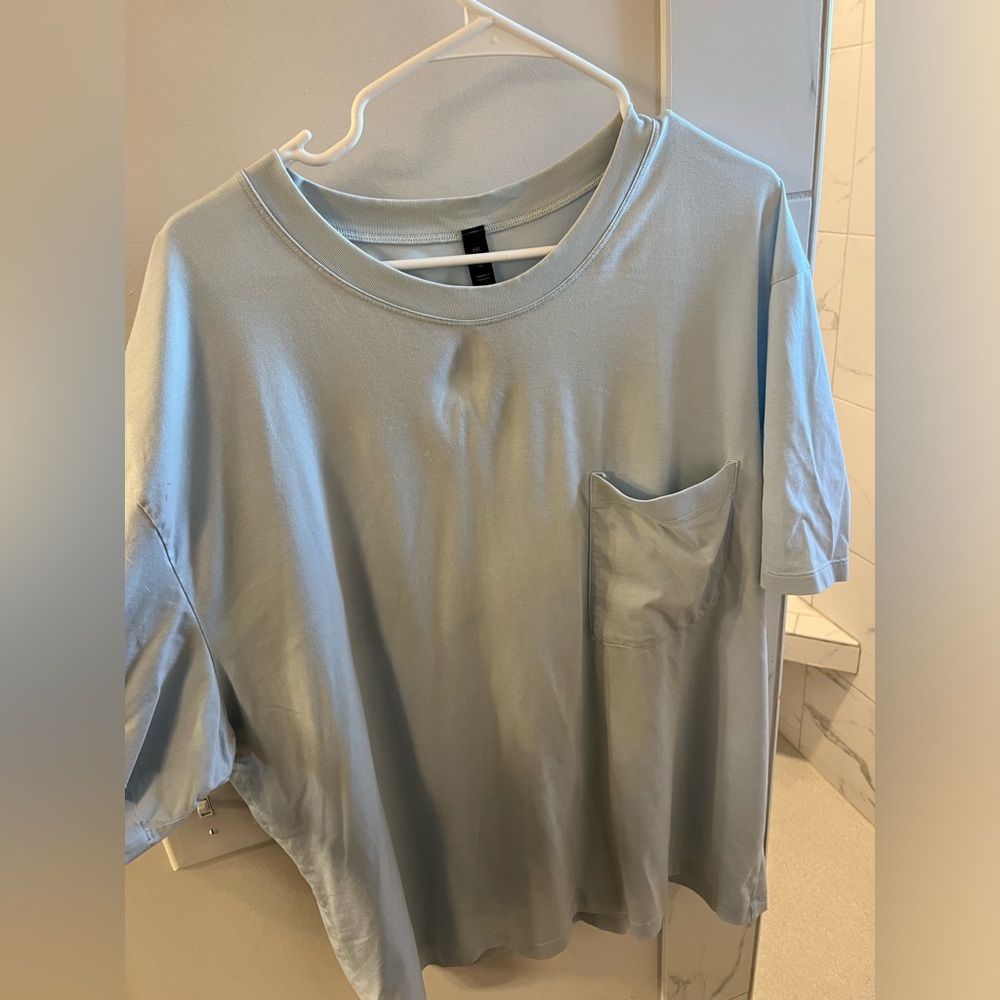 Men’s lulu lemon t shirt